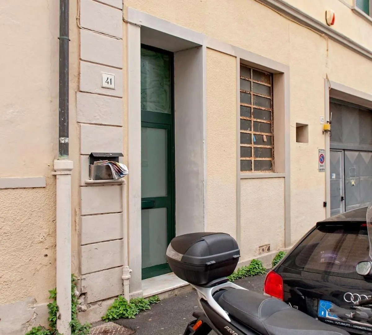 Free Parking - Quiet And Bright City Center Apartment ليفورنو