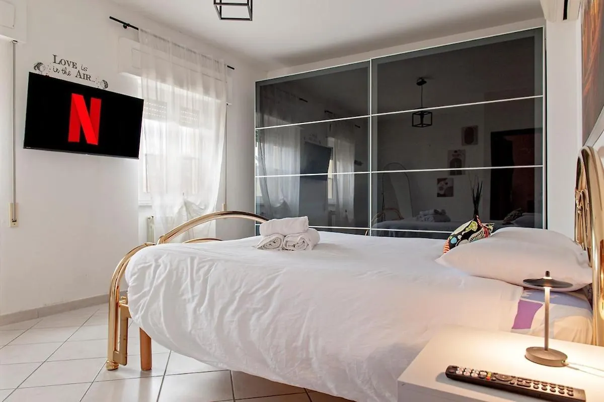 Free Parking - Quiet And Bright City Center Apartment ليفورنو 0*,  إيطاليا
