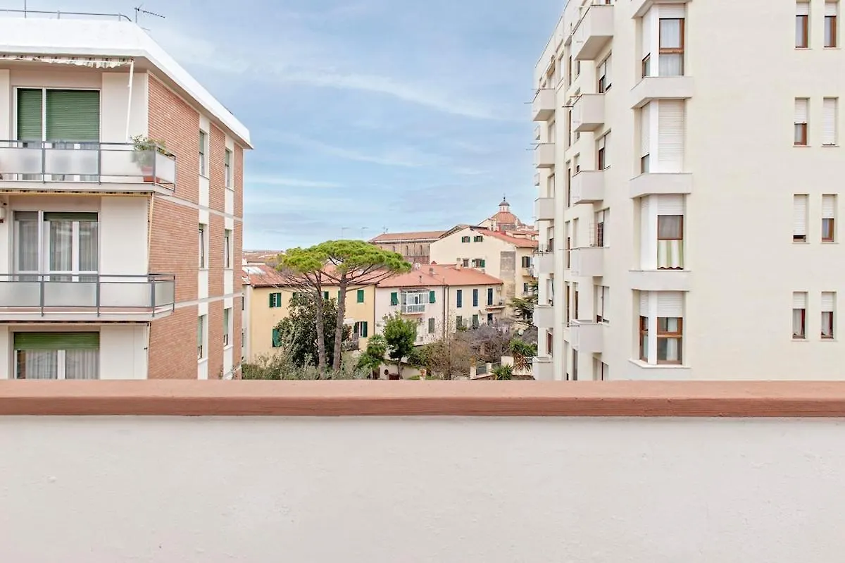 Free Parking - Quiet And Bright City Center Apartment ليفورنو