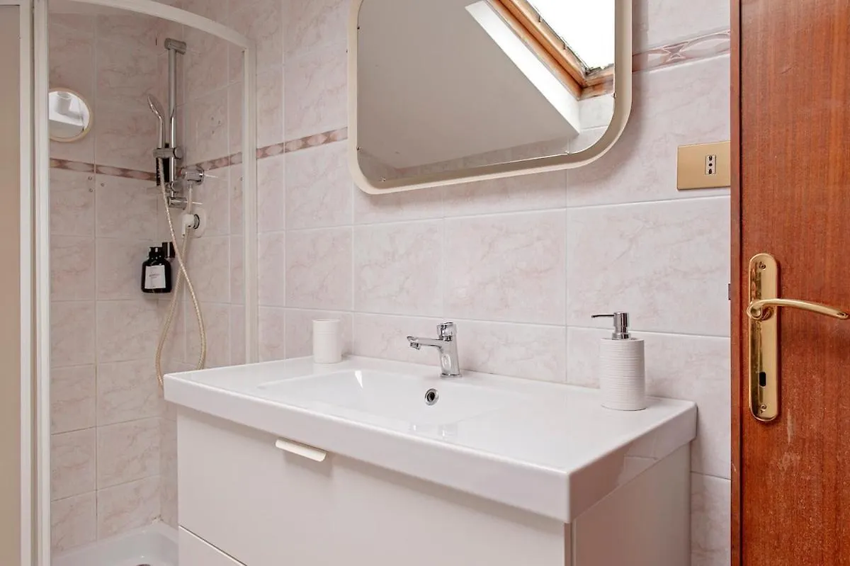 Free Parking - Quiet And Bright City Center Apartment ليفورنو