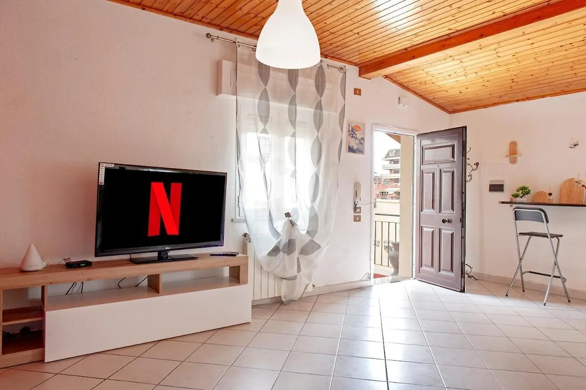 Free Parking - Quiet And Bright City Center Apartment ليفورنو 0*,